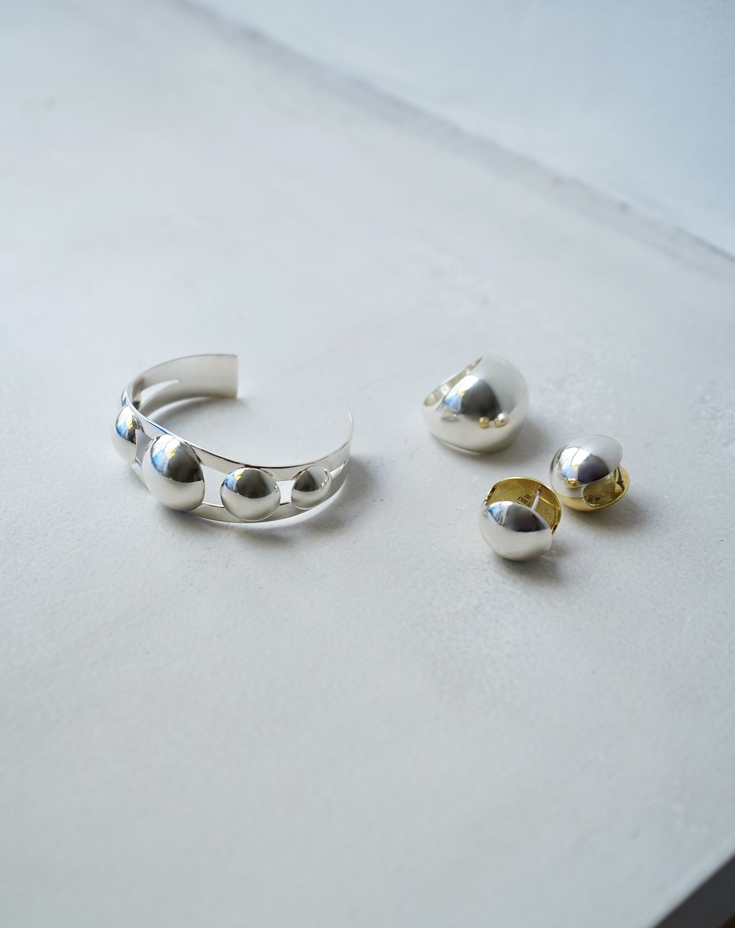 Hi-CORAZON] FULL MOON BANGLE – THINGS WE LOVE